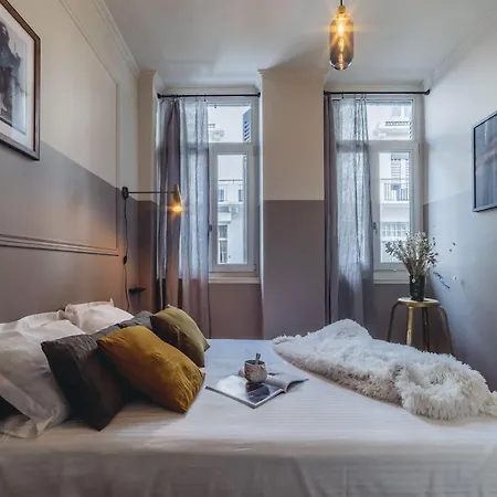 Superbe Spacieux Et Elegant Au Coeur De Avec Patio